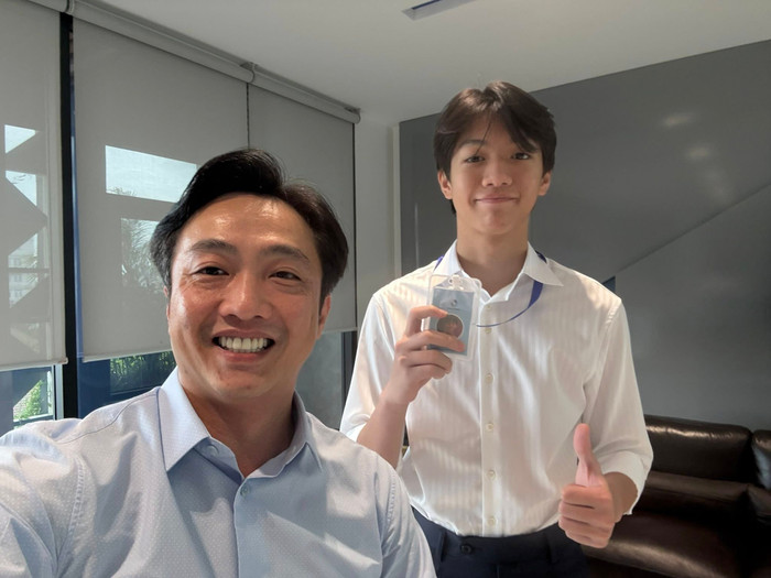 Cường Đô La từng gây chú ý khi lựa chọn mẫu MPV hạng sang đến từ Đức làm món quà đặc biệt dành cho con trai. Ảnh: FBNV