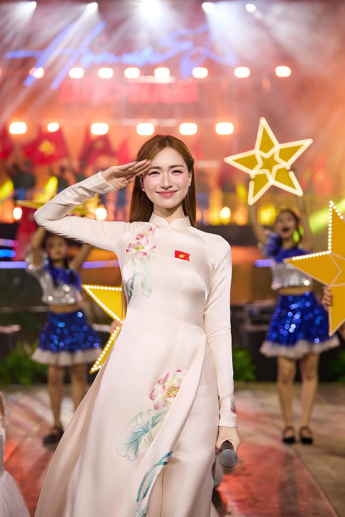 2025 là một năm thăng hoa trong sự nghiệp ca hát của Hòa Minzy, được nhiều khán giả yêu mến.