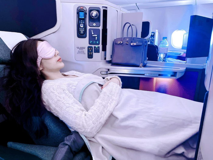 Ca sĩ Thủy Tiên giàu cỡ nào mà 1 năm qua chỉ ăn cơm với nước tương và xoài? Ảnh 5