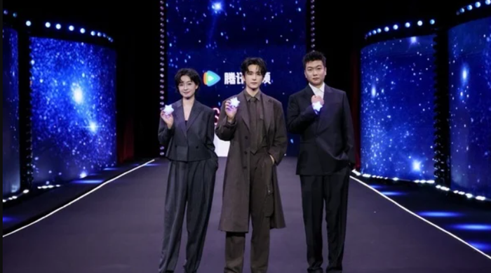 Quần Tinh là bộ phim khoa học viễn tưởng&nbsp;với tông màu u ám, bí ẩn