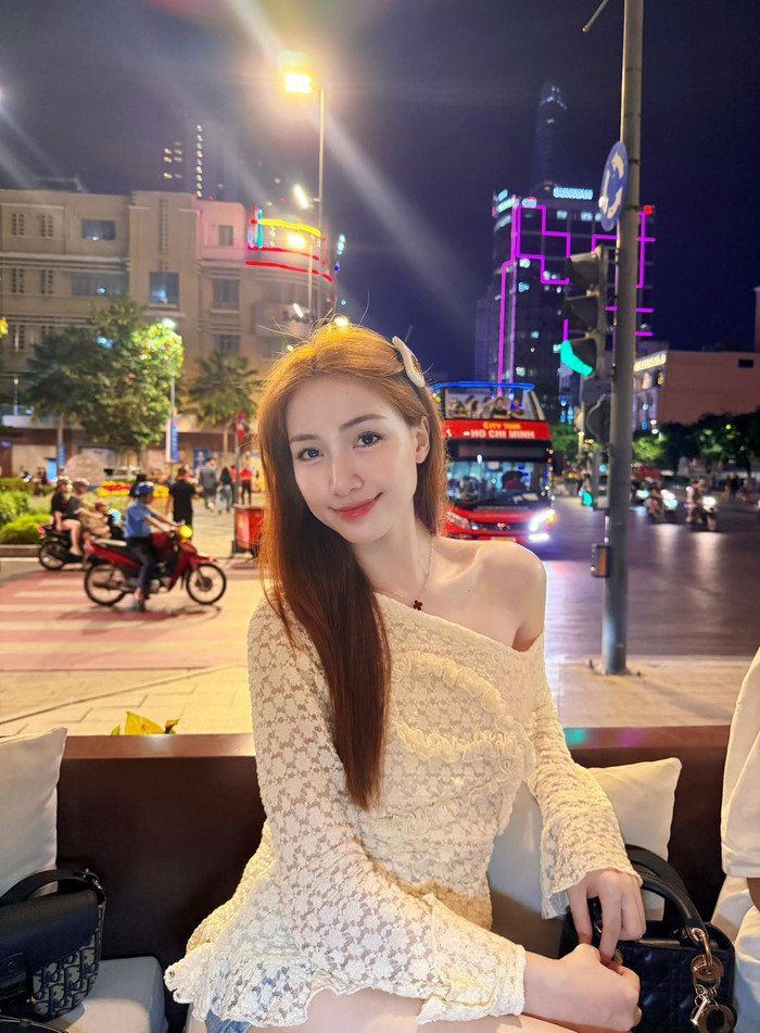 Khán giả đang chờ đợi Hòa Minzy sớm công bố những thông tin tiếp theo về dự án công việc cá nhân. Ảnh: FBNV