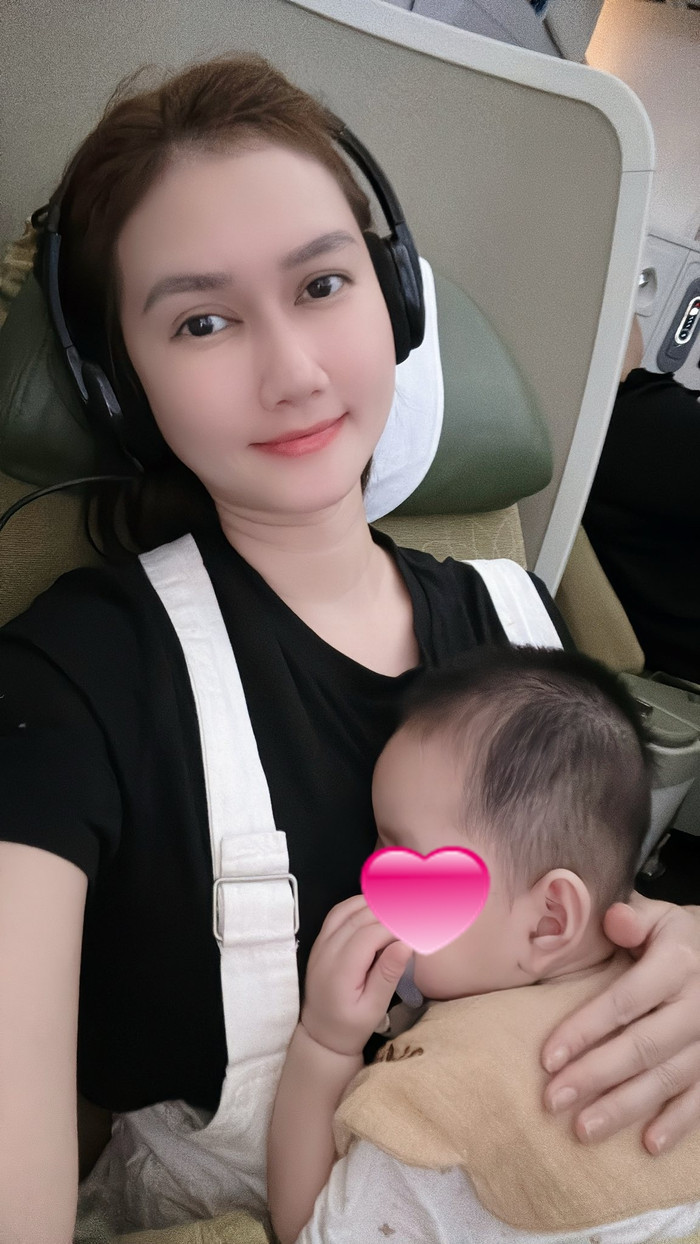 Nữ diễn viên hiện dành nhiều thời gian cho gia đình nhỏ, đặc biệt là chăm sóc con. (Ảnh FBNV)