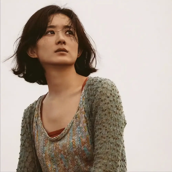 Không còn là nàng Hoa Thiên Cốt tinh nghịch, Triệu Lệ Dĩnh cho thấy khả năng hóa thân thần sầu của mình với những tạo hình bình dân