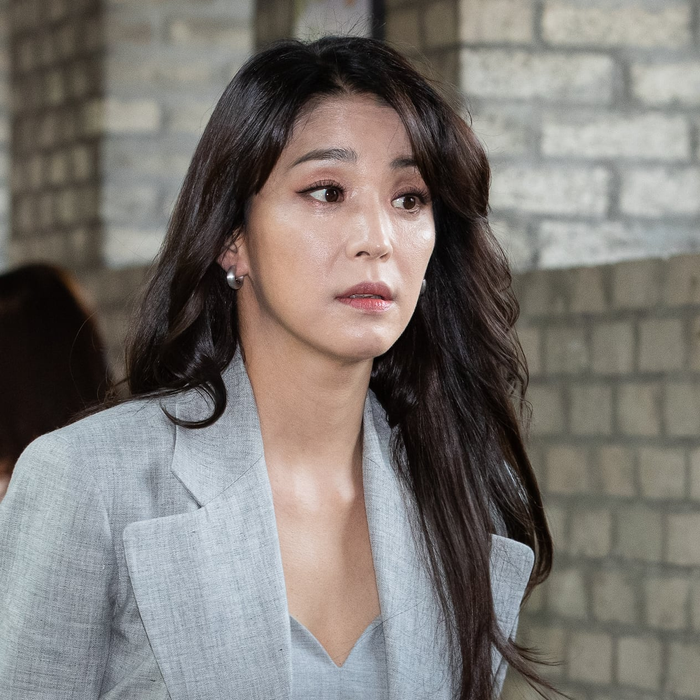 Biến cố bị liệt khiến Han Go Eun phải điều trị một thời gian dài.