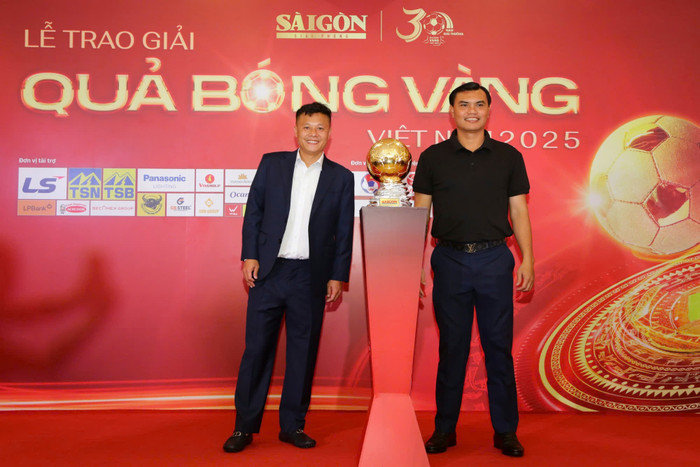 Cựu danh thủ Thành Lương (bên trái - PV) và cựu danh thủ Tài Em.&nbsp;