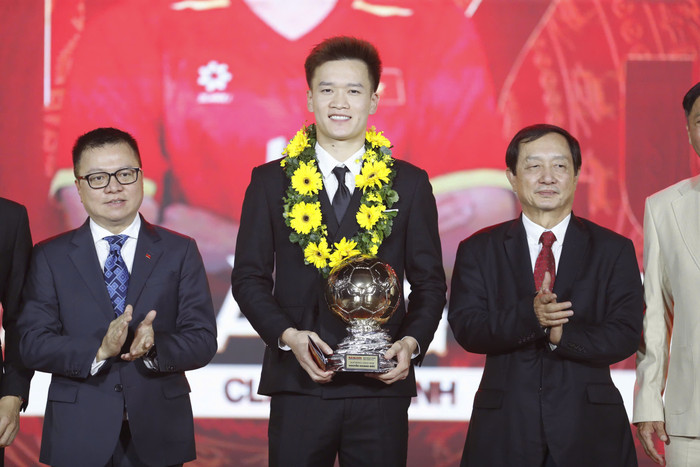 Trực tiếp Quả bóng Vàng Việt Nam 2025: Hoàng Đức thắng Đình Bắc dù chỉ có danh hiệu giải hạng Nhất Ảnh 1