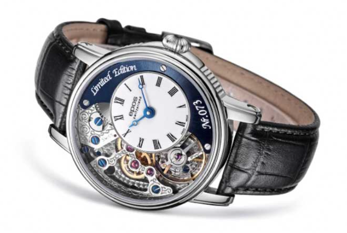 Cận cảnh mẫu đồng hồ mà tiền vệ Nguyễn Hoàng Đức đã diện trong gala Quả Bóng Vàng Việt Nam 2021.