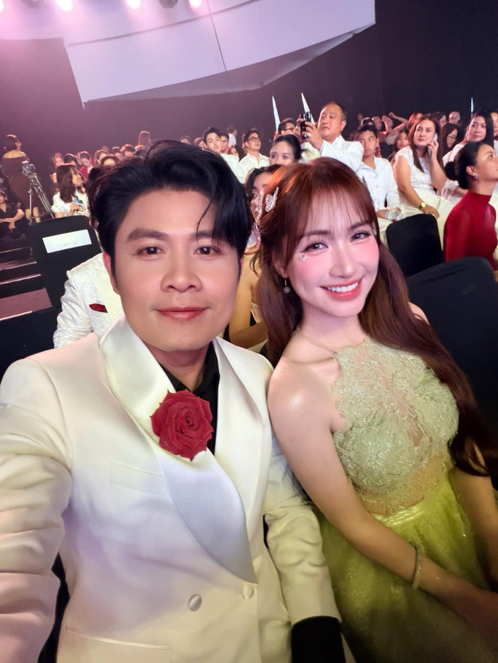 Nhạc sĩ Nguyễn Văn Chung từng khéo léo mong muốn khán giả ngưng gán ghép, 'đẩy thuyền' bản thân với Hòa Minzy. Ảnh: FBNV