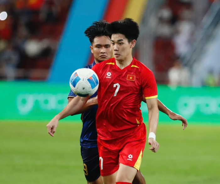 Đình Bắc đạt danh hiệu QBB 2025. Ảnh: Lê Phong