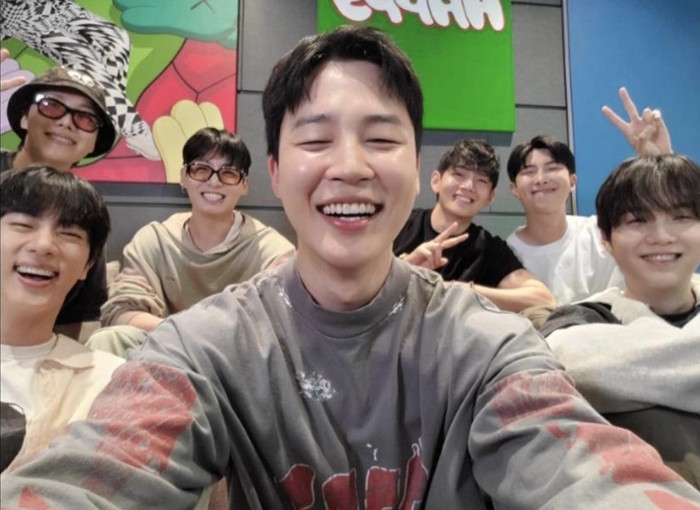 BXH danh tiếng thương hiệu ca sĩ Kpop tháng 12: BTS dẫn đầu, 1 nam ca sĩ rượt sát nút Ảnh 1