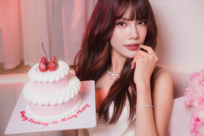 Lê Hoàng Phương tự tin khoe nhan sắc xinh đẹp qua bộ ảnh mới nhất. Ảnh: FBNV