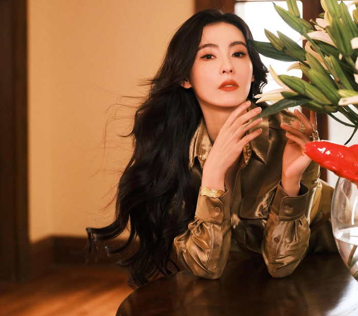 Trương Bá Chi bị viêm nhiễm vết mổ sau sinh lần ba khi cố gắng giúp thú cưng 'vượt cạn'. Ảnh: IGNV