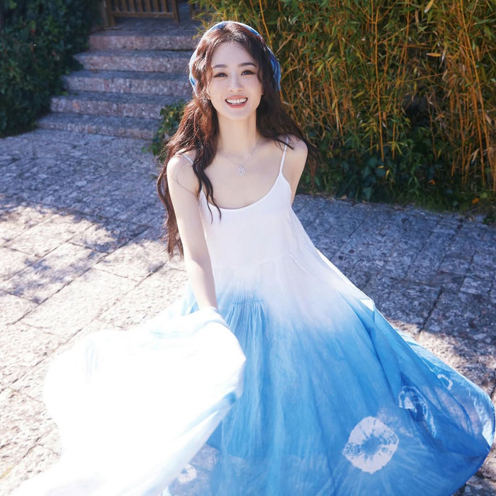 Triệu Lệ Dĩnh có mối quan hệ tốt đẹp với đồng nghiệp trong giới showbiz. Ảnh: IGNV