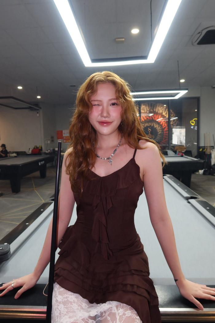 Em gái Trấn Thành tự tin diện áo hai dây sau quá trình giảm cân thành công. Ảnh: FBNV