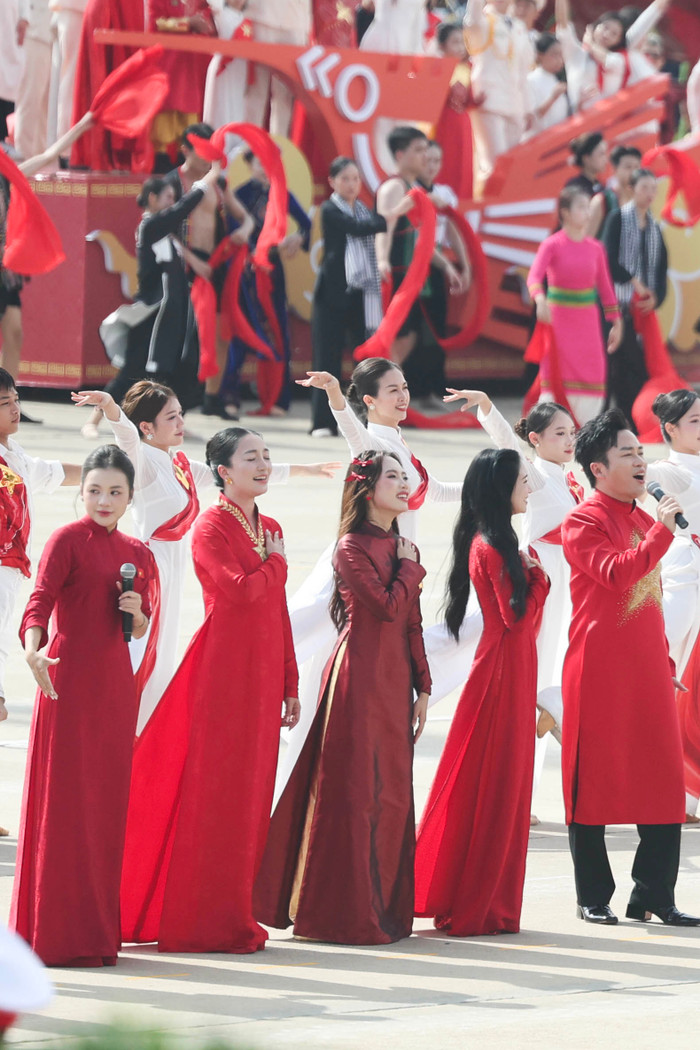 Quá rực rỡ với Phương Mỹ Chi Ảnh 5