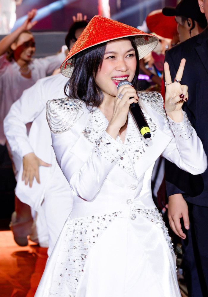 Sau hơn 20 năm hoạt động nghệ thuật, Mỹ Tâm không chỉ là một ca sĩ nổi tiếng mà còn trở thành ký ức, thanh xuân của nhiều thế hệ khán giả Việt.&nbsp;