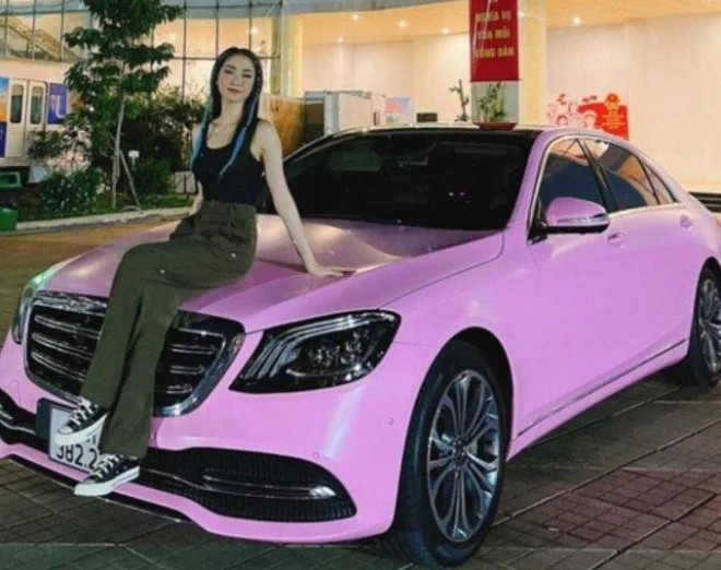 Hòa Minzy từng chi 5 tỷ đồng để sở hữu mẫu sedan hạng sang.