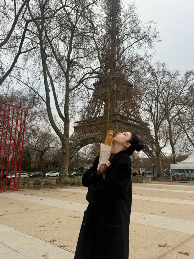 Karina gây sốt với những khoảnh khắc giữa lòng thủ đô nước Pháp.&nbsp;