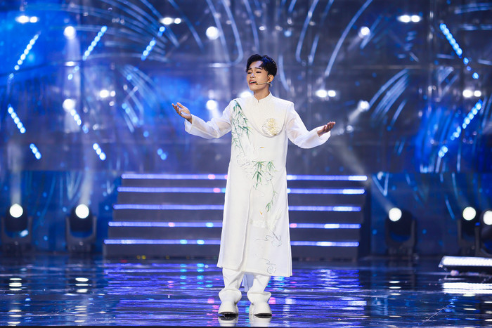 Màn kết hợp của Như Quỳnh và Hồ Văn Cường cũng khiến nhiều khán giả xúc động trước sự giao thoa giữa hai thế hệ.