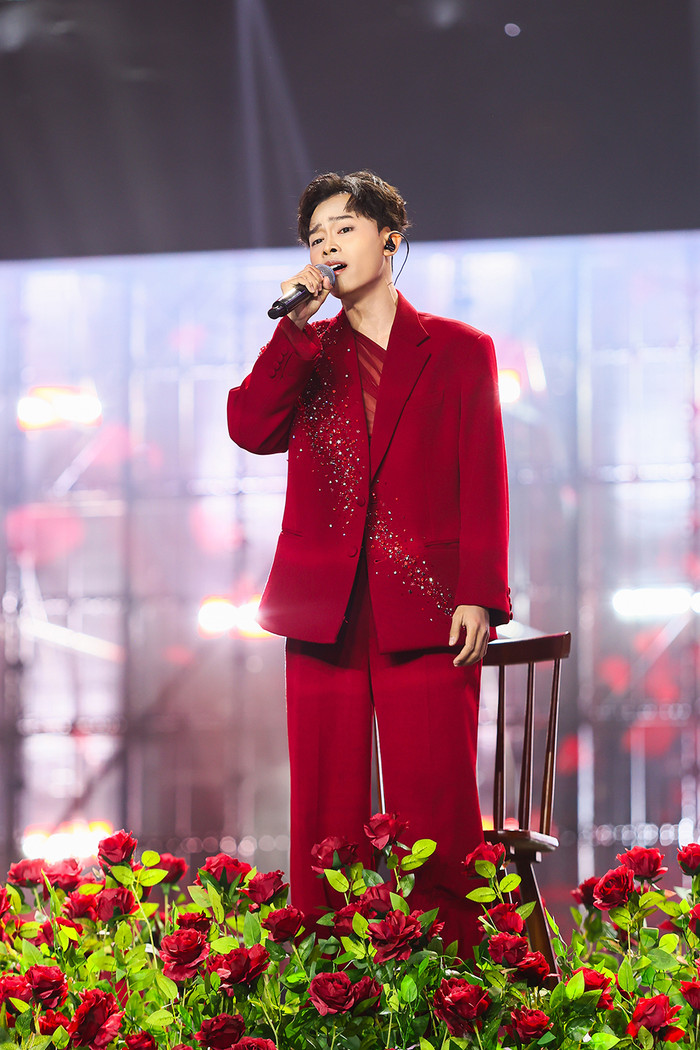 Phần thể hiện của Hồ Văn Cường trên sân khấu đêm nhạc đã khiến nhiều khán giả bất ngờ khi anh thử nghiệm ở nhiều thể loại âm nhạc khác nhau.