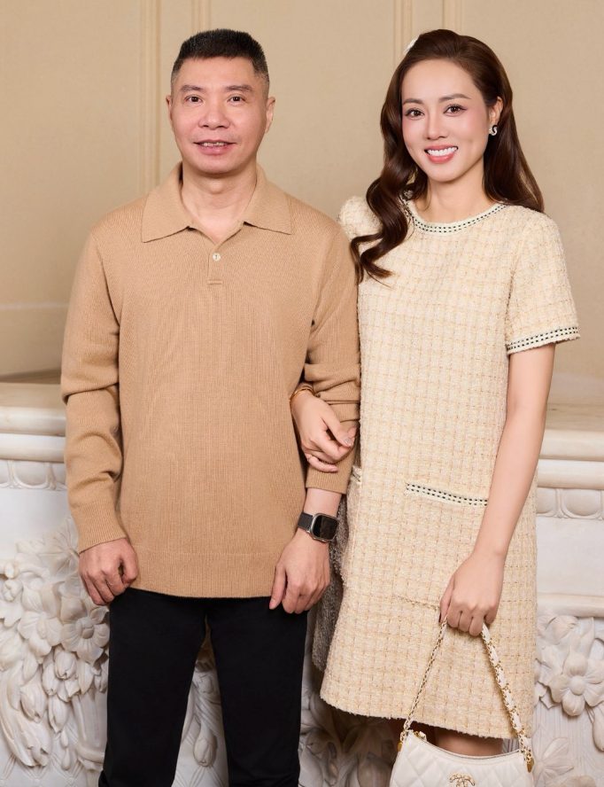 Vợ Công Lý thể hiện sự lạc quan dù gia đình đang gặp nhiều khó khăn. Ảnh: FBNV