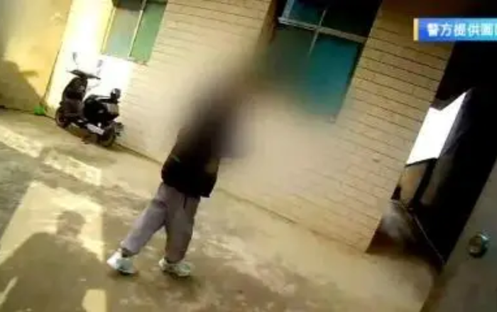 Mẹ ruột ngất xỉu vì con làm bài tập không tốt, cậu bé 9 tuổi có hành động khiến ai cũng nể phục Ảnh 2