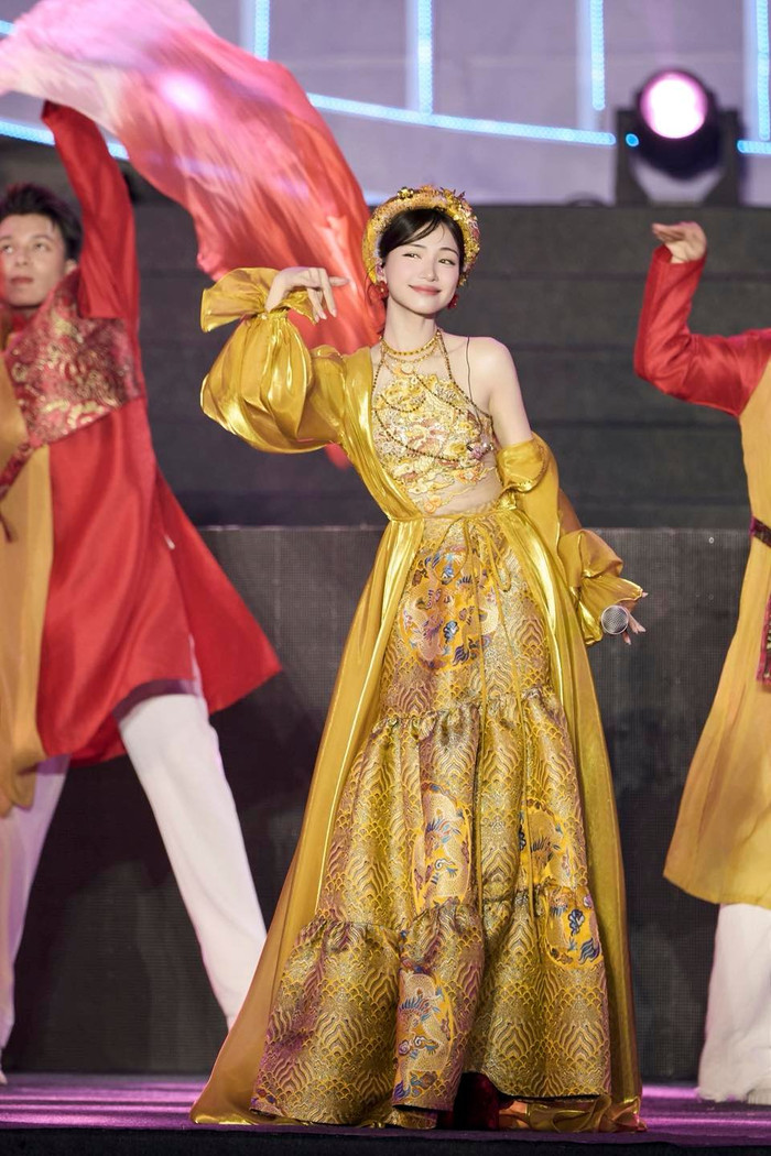 2025 được xem là năm bùng nổ của Hòa Minzy trong âm nhạc.