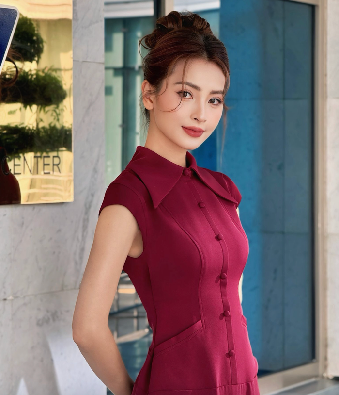 MC Huyền Trang lộ rõ sự xúc động khi tâm sự về những ngày mới vào nghề. Ảnh: FBNV