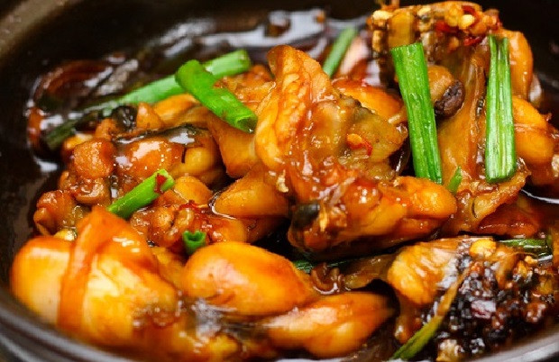 Cháo ếch là một trong những món ngon nên thử khi du lịch Singapore. (Ảnh minh họa từ Internet)