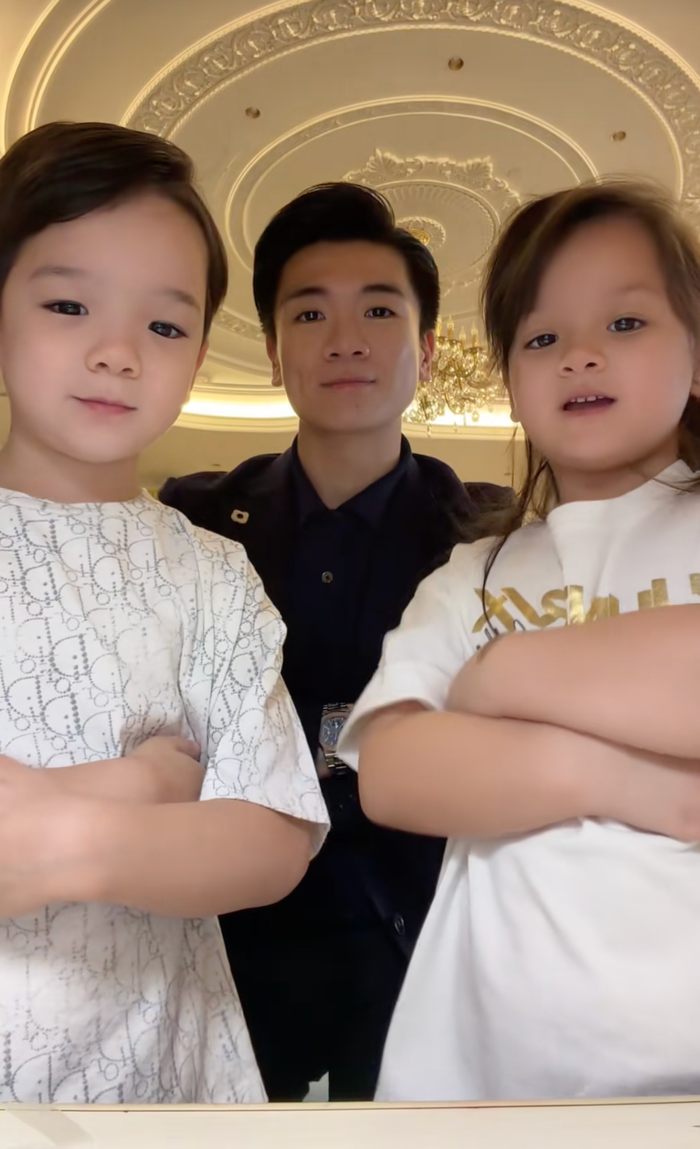 Doanh nhân Đỗ Quang Vinh vừa đăng tải đoạn video 'đu trend' cùng các con, trong đó, chiếc đồng hồ vẫn là một trong những yếu tố gây chú ý. (Ảnh: chụp màn hình)