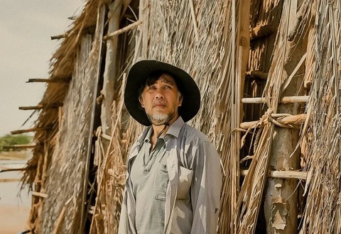 Quyền Linh đã lựa chọn chung thủy với hình tượng người đàn ông bình dị trong suốt sự nghiệp đóng phim của mình.