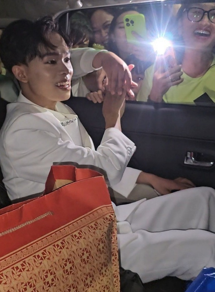 Hồ Văn Cường bị khán giả 'đập' cửa xe trong đêm, lý do gây bất ngờ Ảnh 3