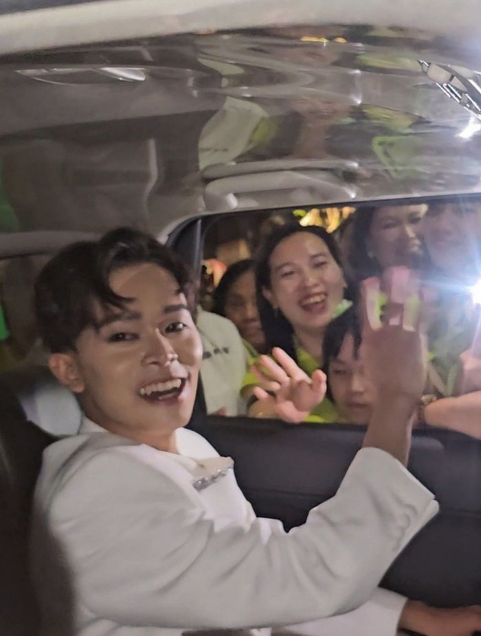 Hồ Văn Cường bị khán giả 'đập' cửa xe trong đêm, lý do gây bất ngờ Ảnh 2