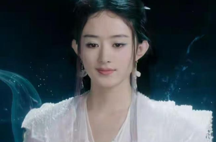 Triệu Lệ Dĩnh trong vai khách mời Toái Mộng Tiên Quân, xuất hiện ngắn ngủi và gây tranh cãi về trạng thái diễn xuất