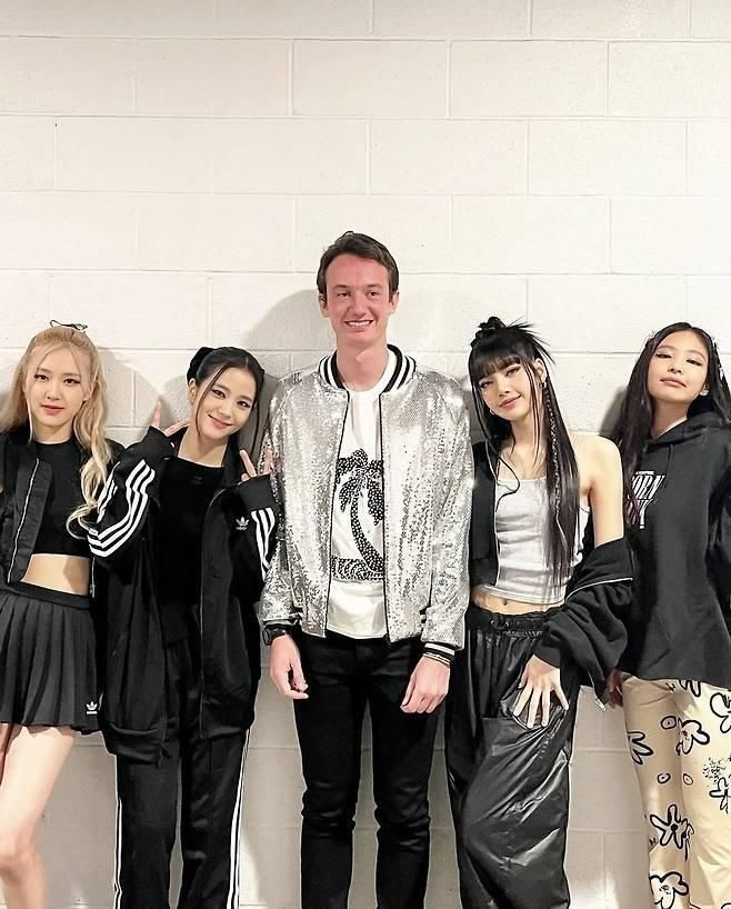 Frédéric Arnault từng đăng tải ảnh chụp chung với Lisa và các thành viên của nhóm nhạc BLACKPINK. Ảnh: IGNV
