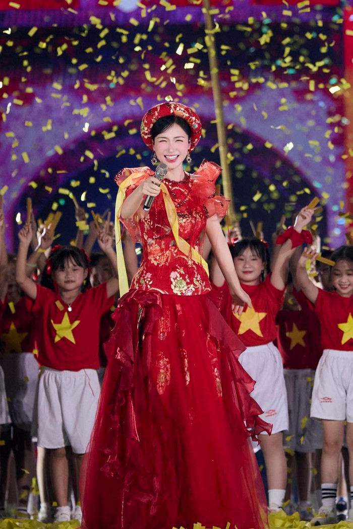 Nhiều khán giả gửi lời chúc mừng đến nữ ca sĩ.