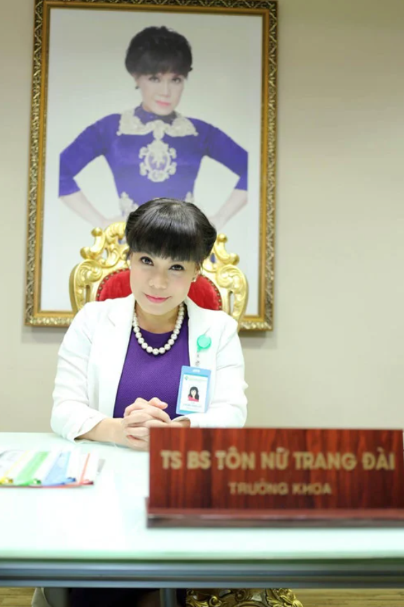 Việt Hương vào vai bác sĩ Trang Đài trong Gái Già Lắm Chiêu.