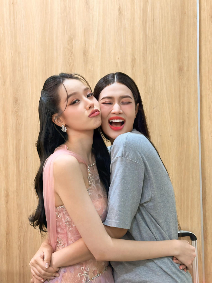 Thanh Thủy và Đoàn Thiên Ân thoải mái thể hiện tính cách nhí nhảnh, vui vẻ ở trong cuộc sống đời thường. Ảnh: FBNV