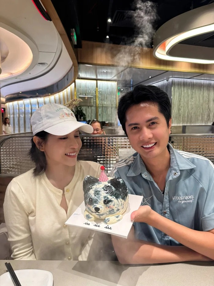 Khoảnh khắc đời thường của cả hai.