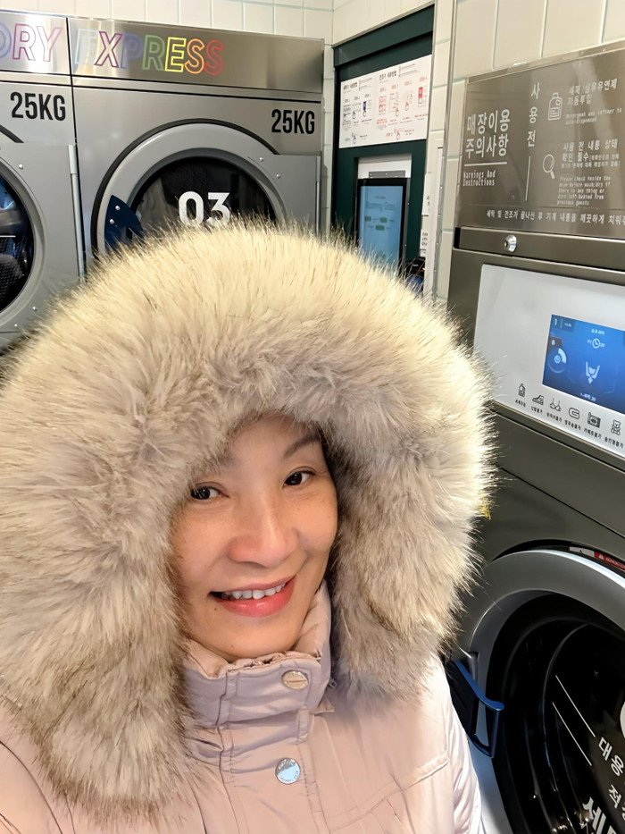 Nghệ sĩ Hồng Đào duy trì nguồn năng lượng, trẻ trung ở tuổi ngoài 60.