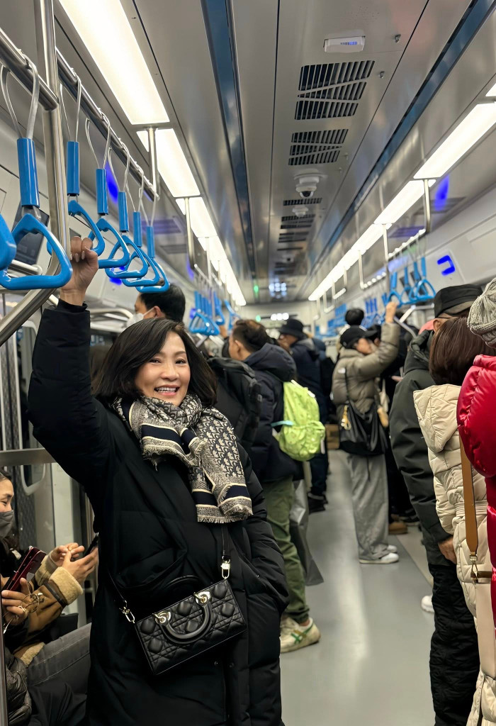 Nữ nghệ sĩ đăng ảnh ở Hàn Quốc.