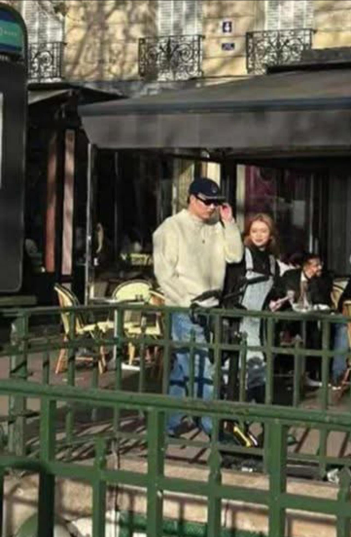 Nam ca sĩ Việt bị phát hiện hẹn hò tại trời Tây, người hâm mộ thất vọng tuyên bố quay lưng Ảnh 1