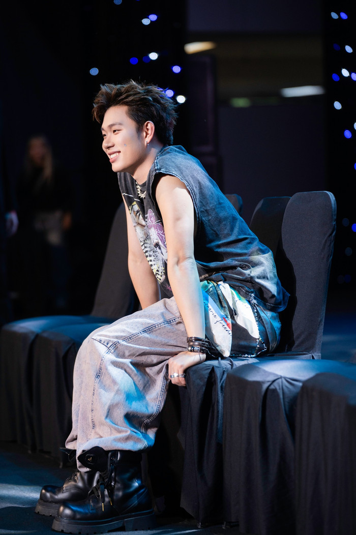 Nam ca sĩ Việt bị phát hiện hẹn hò tại trời Tây, người hâm mộ thất vọng tuyên bố quay lưng Ảnh 4