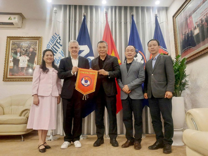 Tin trưa 3/12, Liên đoàn Bóng đá thế giới (FIFA) đã làm việc với VFF. Ảnh: VFF