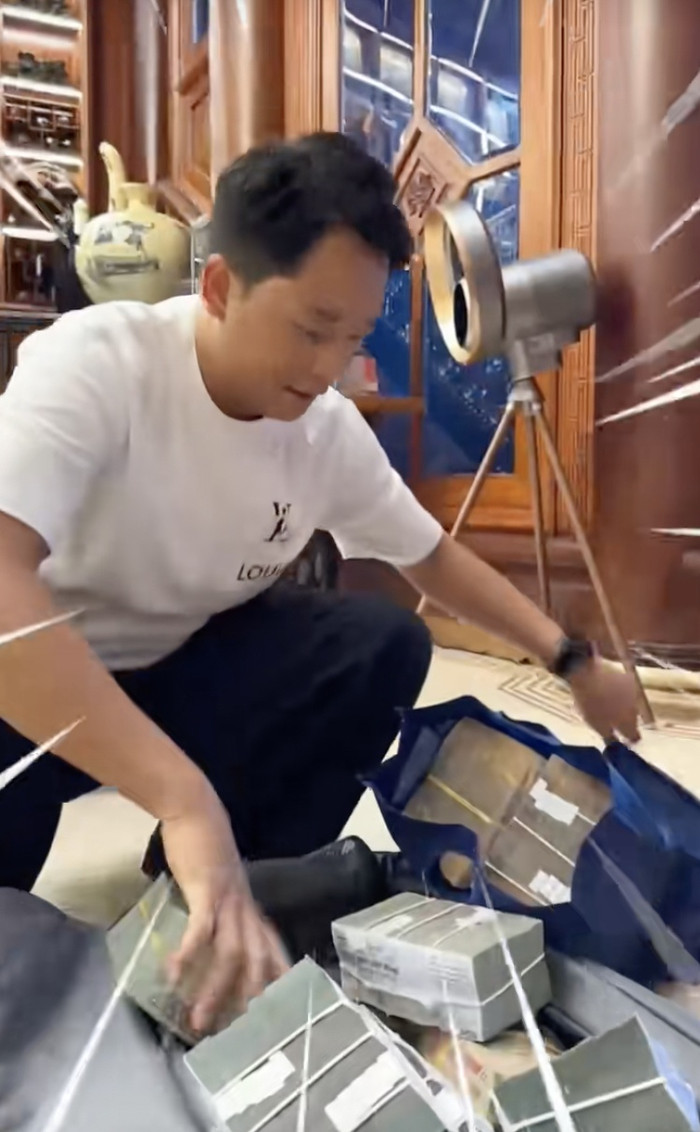 Không gian chứa tiền của vợ chồng Mailisa - Hoàng Kim Khánh nằm trong biệt phủ rộng 4000m2.