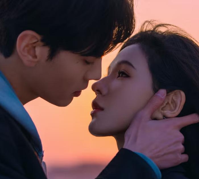 Trương Dư Hi và Tất Văn Quân trong phân cảnh ngập tràn căng thẳng cảm xúc của Tình Nồng Trong Mắt