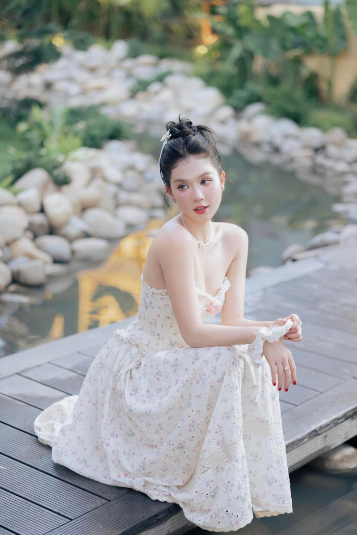 Ngọc Trinh lựa chọn chiếc máy hấp sấy 8 chữ số giúp đồ hiệu luôn như mới. Ảnh: FBNV