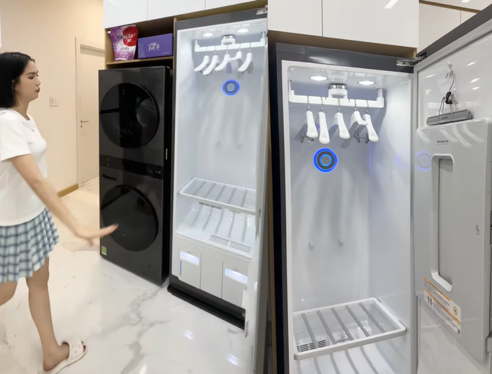 Bên trong chiếc máy hấp sấy quần áo của Ngọc Trinh. Ảnh chụp màn hình