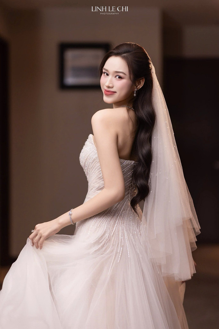 Đỗ Thị Hà sử dụng máy ảnh 8 chữ số. Ảnh: FBNV