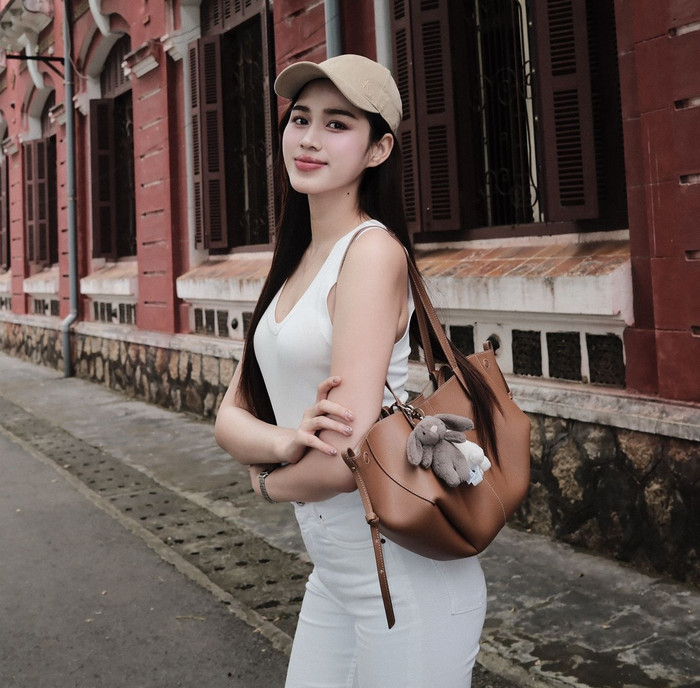 Thiết kế của chiếc túi mà Đỗ Thị Hà lựa chọn thu hút sự chú ý của giới trẻ Việt. Ảnh: FBNV